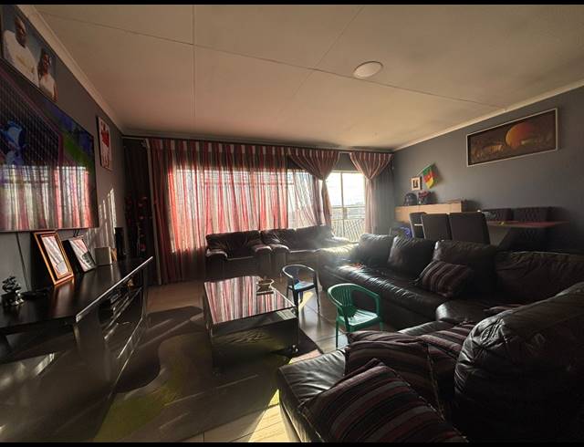 2 BEDROOM FLAT FOR SALE IN VEREENIGING CENTRAL